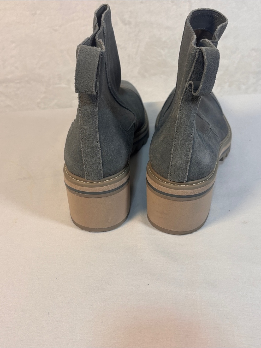 Bernardo Salem Suede Chelsea Boots Storm Gray Cap Toe Water Resistant Women's 10 - Picture 3 of 9